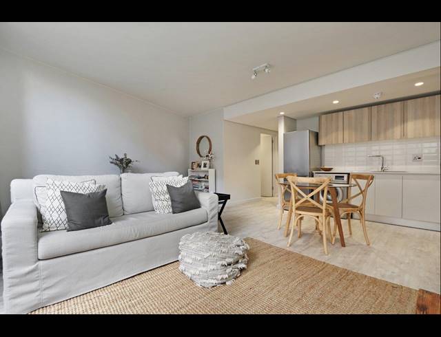 2 bed property to rent in GREEN POINT